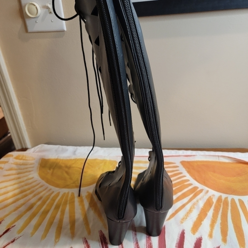 TORRID NWOT Black Scalloped Lace Knee High Boots Size 7.5W - Picture 5 of 10